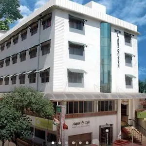 ** Hotel Lake Queen India